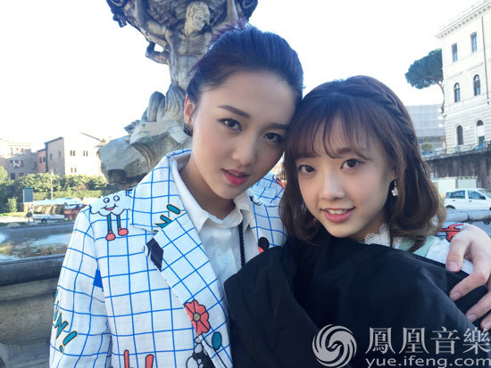 女团1931成员意大利拍戏被搭讪 范薇李玲大秀“恩爱” 资讯聚合 第2张